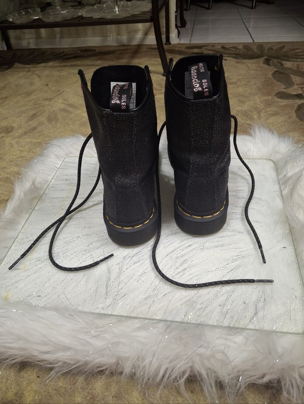 Dr. Martens 1460 Black Textured Glitter Combat Boots Red Eyelets Lace-Up Size 6 - Picture 10 of 16